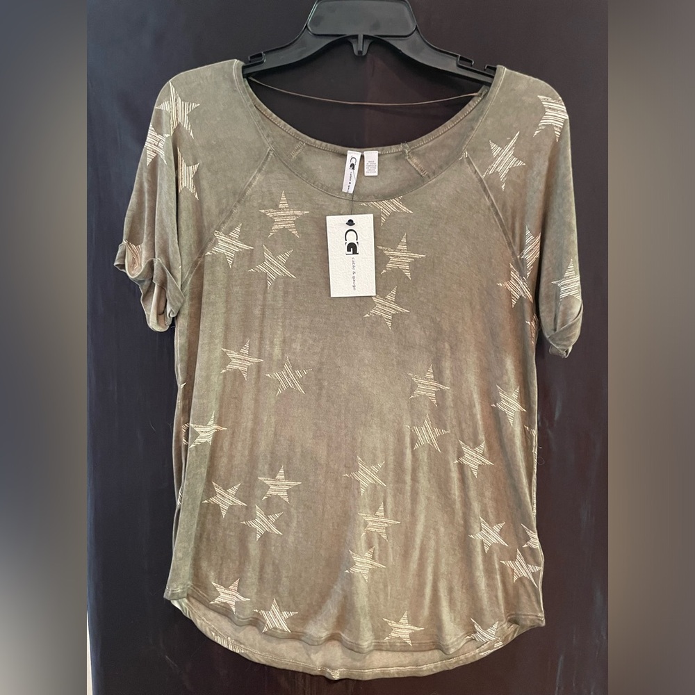 NWT Cable & Gauge Sage Star Print Scoop Neck Tee | Soft Hi-Lo Top